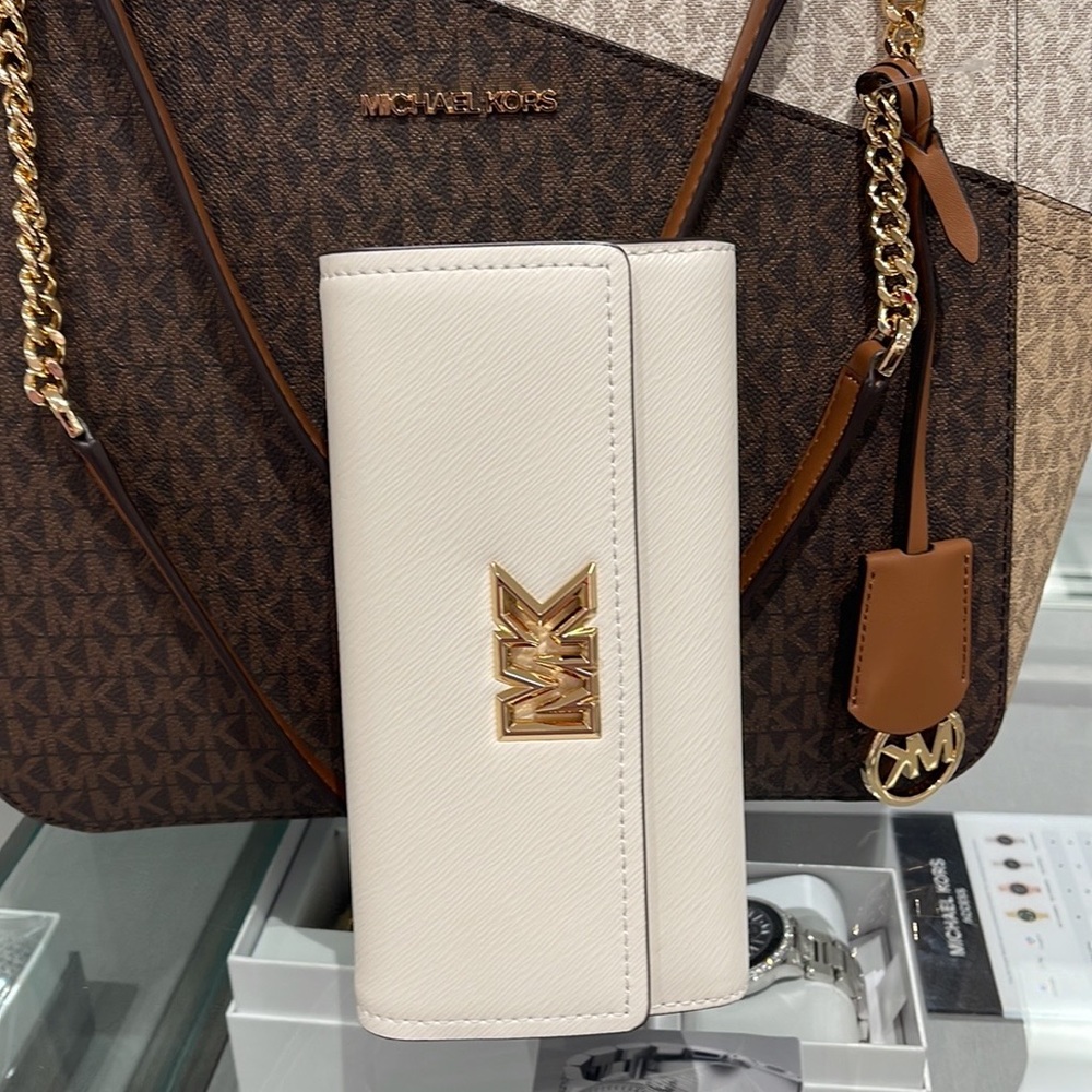 Michael Kors Mimi Large Saffiano Leather Bi-Fold Continental Wallet
Optic White - Picture 10 of 16